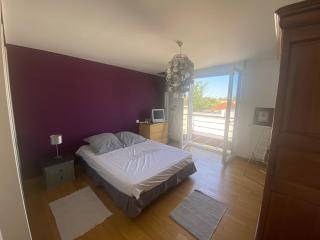 Chambre avec salle de bain privée à l étage dans ma maison - 3