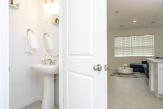 New 3Bed Resort Style Townhome with Mickey Sorcerer Room, 20 Min to Disney! - 2