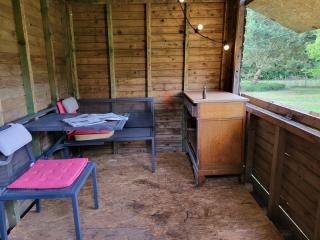 A la salle de jeux et son jardin autour de la cabane verte - Dinant - 2