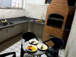 Apartamento na Avenida BEIRA MAR -PÉ NA AREIA -VISTA TOTAL PARA O MAR -ÚNICO SENSAÇÃO DE CASA TÉRREA A BEIRA MAR - COZINHA EQUIPADA -AIR FRYER -ÁREA DE CHURRASCO PRIVATIVA- TVS SMART- DISNEY PLUS E OUTROS-PRAIA IDEAL PARA CRIANÇAS-PET FRIENDLY - Guarapari - 6