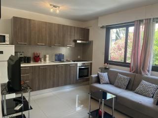 Studio moderne à 50m de la plage, climatisé, proche commerces et gare, parking disponible - FR-1-466A-50 - Saint-Raphaël - 0