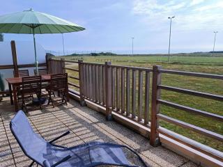 Appartement avec Terrasse et Parking Privatif, Proche Commerces - FR-1-675-28 - 1