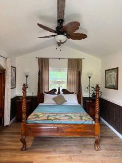 The Red Cottage and Hawaiian Pond Garden Paradise! - Keaau - 0