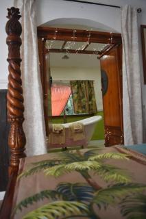 The Red Cottage and Hawaiian Pond Garden Paradise! - Keaau - 2