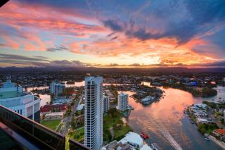 Circle on Cavill Surfers Paradise- 2 Bedroom Sky Home - 5