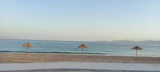Sun, Sea, and Sand-Only 20 Footsteps to the Beach - Korinthos - 5