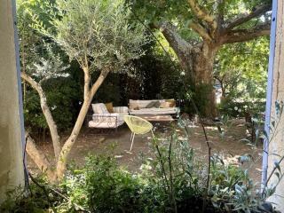 Madeleine sous son platane - Avignon - 5