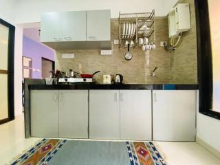 Pali Carters Building 102, 20th Road, Khar West by Connekt Homes - Mumbai - 1