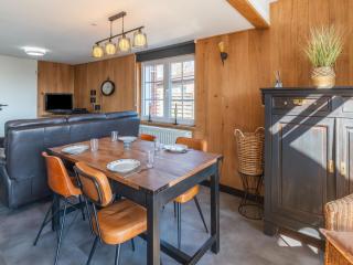 Charming Cottage Near Lake - 9