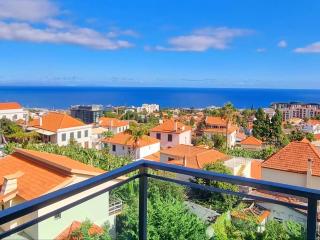 Exclusive Large Apartment in Funchal With Panoramic Sea, City and Mountain Views - 3