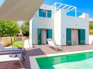 Villa in Gerani with Pool and Sea Views - 1