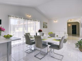 Apartment in Valtura with spacious garden - 2