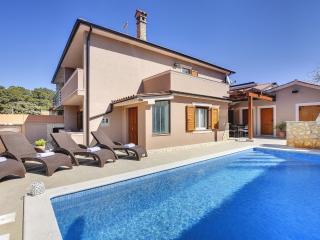 Villa in Pula with Private Pool & BBQ - 9