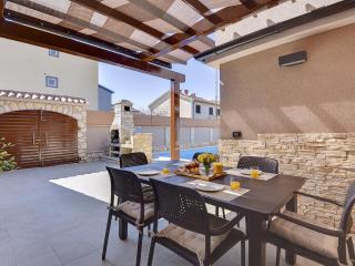 Modern holiday home with swimming pool - Pula - 5