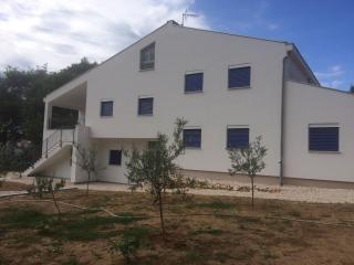 Comfortable apartment with roofed terrace - 4