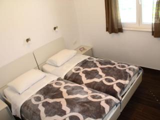 Comfortable apartment with roofed terrace - Veli Rat - 2