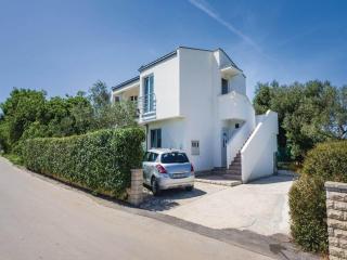 Spacious Holiday Home in Bibinje with Garden - Bibinje - 2