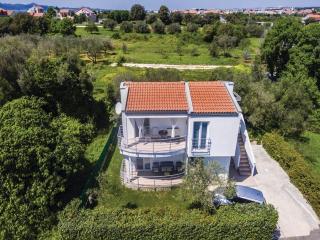 Spacious Holiday Home in Bibinje with Garden - Bibinje - 0