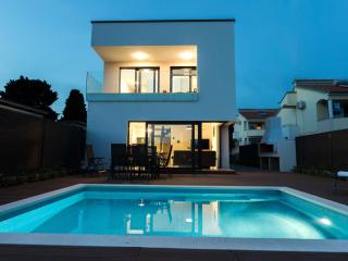 Luxury villa with private heated pool - Pakoštane - 7