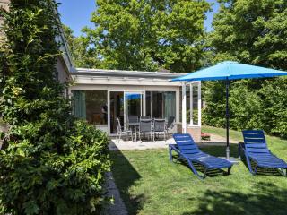 Nice bungalow with pool near the North Sea - Sint Maartensvlotbrug - 0