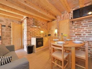 Cozy Holiday Home with Garden in Starigrad - Starigrad-Paklenica - 9