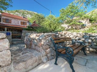 Cozy Holiday Home with Garden in Starigrad - Starigrad-Paklenica - 5