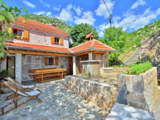 Cozy Holiday Home with Garden in Starigrad - Starigrad-Paklenica - 0