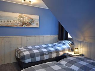 Holiday home in holiday park near the North Sea - Sint Maartensvlotbrug - 1