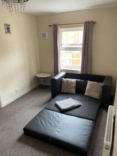 Charming & Cozy One-Bedroom Flat - 6