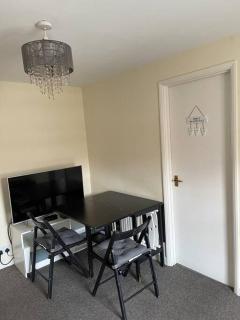 Charming & Cozy One-Bedroom Flat - 4