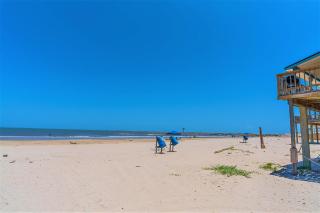 Hot Tub and Jacuzzi Suite! 100 steps from spacious beach and Jetty park! Generations Retreat Sleeps 26 - Surfside Beach - 2