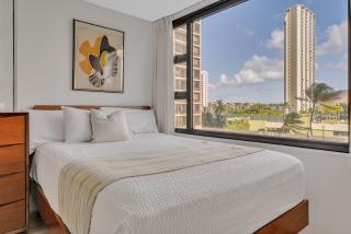 Deluxe Waikiki Condo Pool View FREE Parking & Wi-Fi - 0