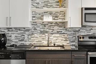 Stylish 1 Bedroom Apartment in Medical District - 7
