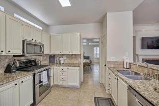 Woodlands 4 BR Cozy House w Direct Trail Access! - Spring - 3