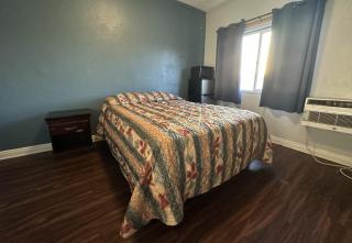 Unity Hotel - No Parking & Rooms Are Upstairs - 7