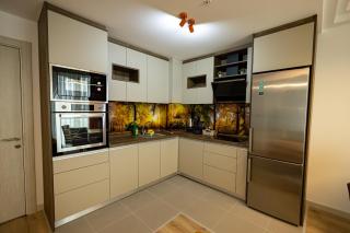 19th & 18th Floor Secure Apartments with Pool & Fitness & Parking included in price - 2