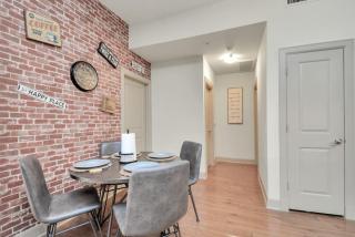 Lux Mid-Rise Walking Distance to NRG Stadium - Houston - 5