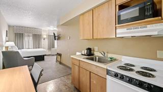 Clarion Hotel & Suites Fairbanks near Ft Wainwright - Fairbanks - 3