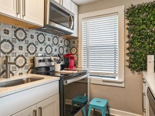 Heart of Westport 1BR - Kansas City - 4