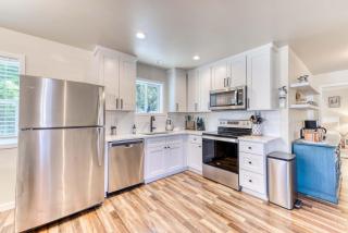 Salty Air Oasis - Meredith Lodging - Rockaway Beach - 3