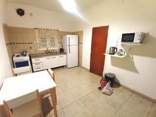 BEELAPT - Casa entera amplia, confortable y segura con garage exclusivo y parrilla - 1