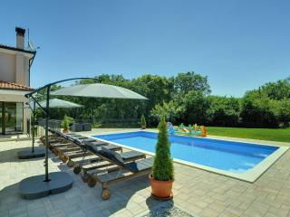 Villa with pool and sunshade in Rovinj - Rovinjsko Selo - 3