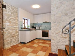 Spacious Villa in Prkos with Private Swimming Pool - Prkos - 2