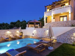 Villa in Arkadi with Private Pool & Sea Nearby - Roúpai - 9