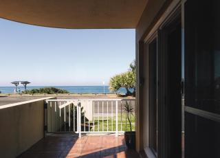 BAY PROPERTIES . Ocean Sounds - Yamba - 2