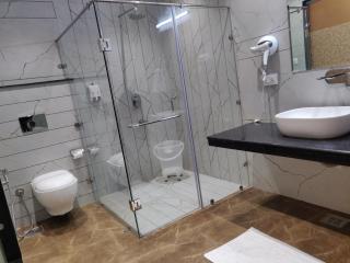 Hotel Luxurio - In-House Barista Cafe, Near Golden Temple Amritsar - Amritsar - 9