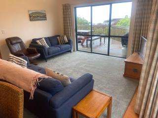 Aqua Views - Kuratau Holiday Home - 6