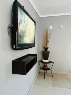 Cozy Cottage - 2