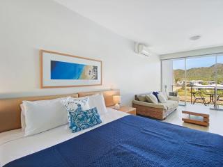 Blue on Blue Studio Room 1322 - Nelly Bay - 9