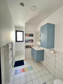 Appart Pop-Art proche autoroute, plages et attractions, Wifi - TV, déco stylée, calme - Bessan - 3